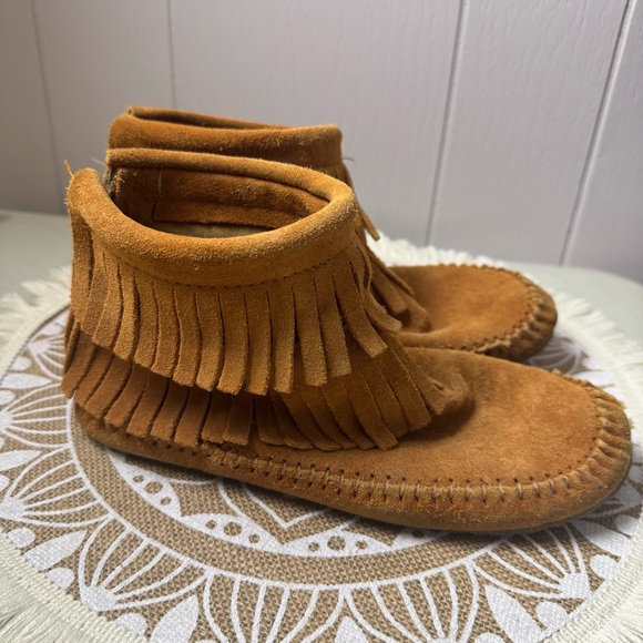 SOFTMOCS Women's Fringe MOCCASIN Ankle Boots Tan SUEDE Leather Size 6 - Picture 3 of 9